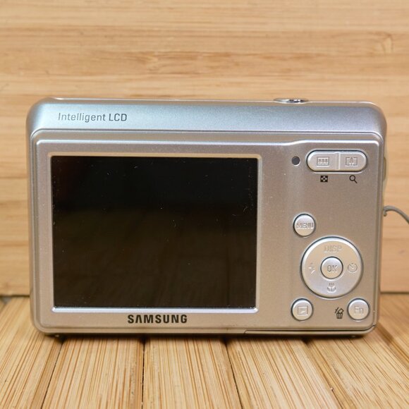 Samsung ES15 10.2MP Compact Digital Camera, 3X Optical Zoom, Silver - Picture 6 of 8